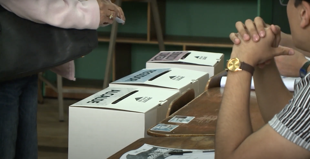 Hombre ebrio intentó sustraer papeletas de centro de votación en Batán de Limón